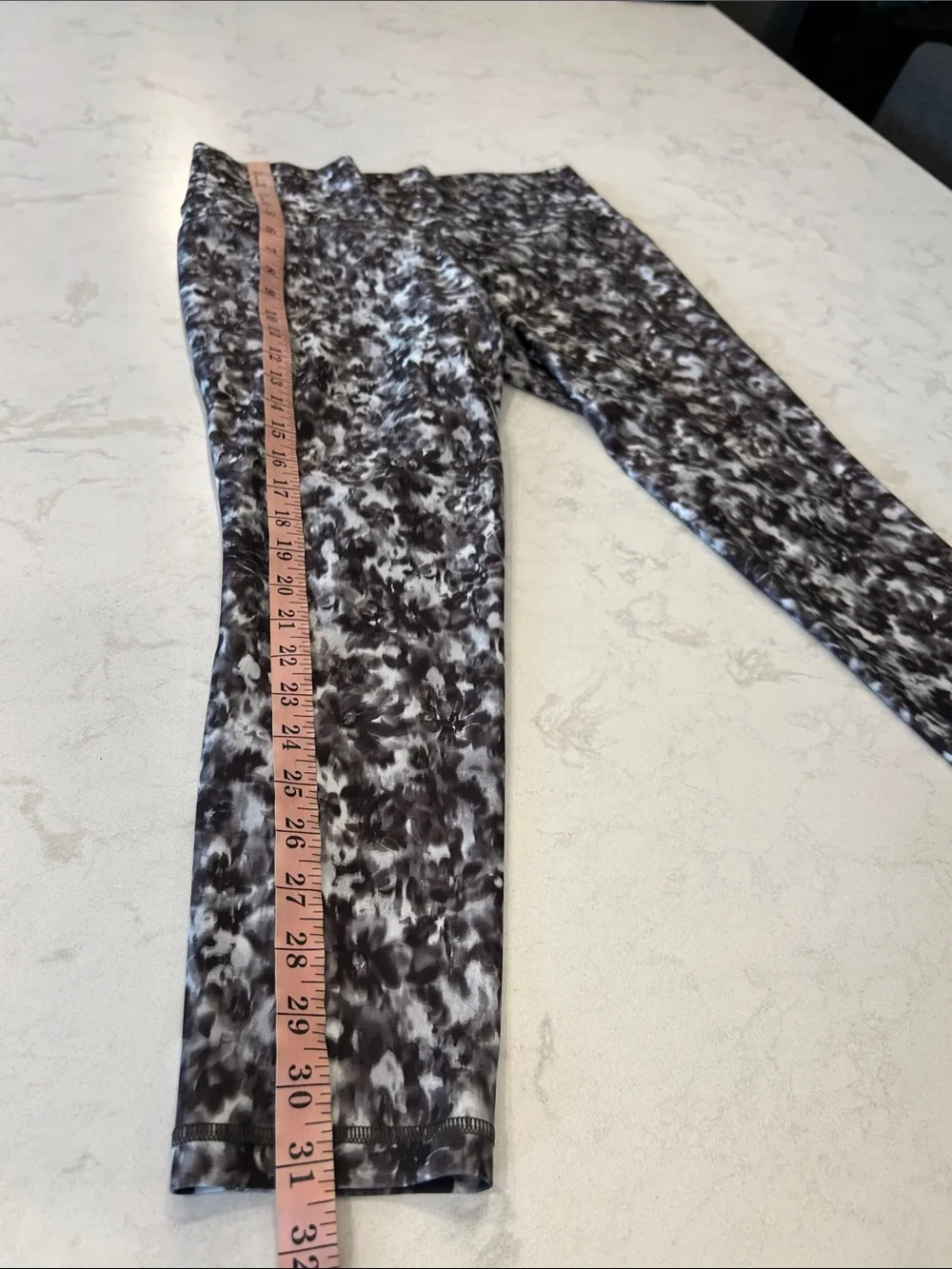Athleta Salutation Stash 7/8 Tights Black & White Opaline Floral Large L